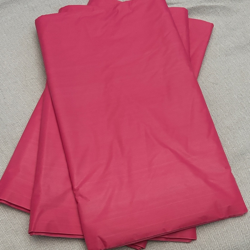 Vibrant Pink Hawaiian Party Decoration Set. Just add plates, napkins & cups - Picture 9 of 9
